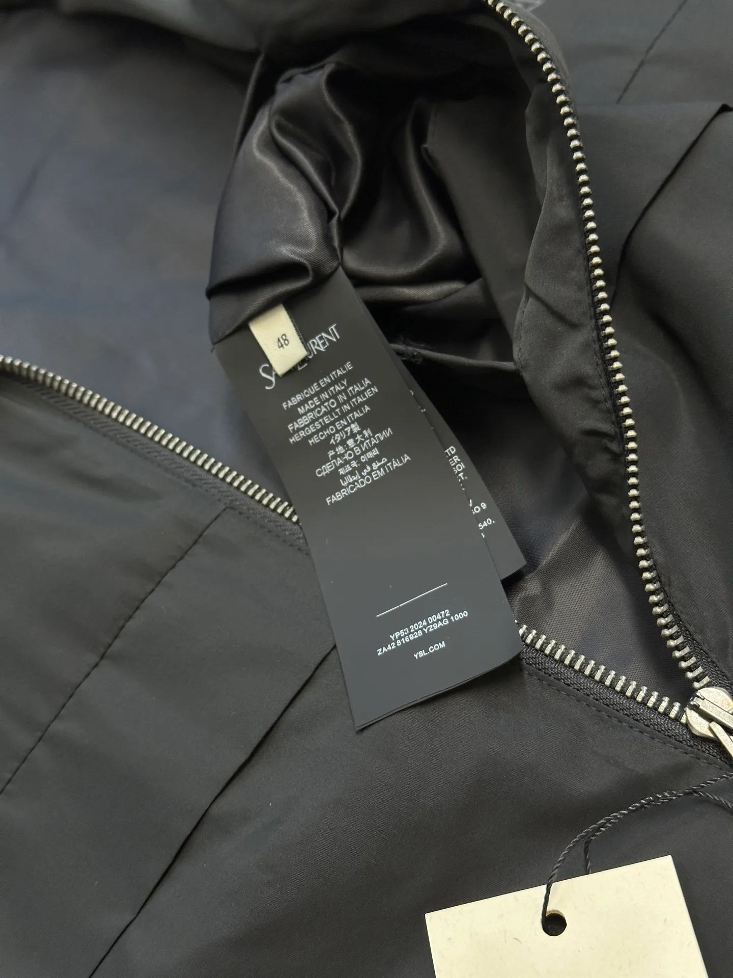 SAINT LAURENT 100% ， ，Wear-Resistant ， ， 。 ， 。 58% +42% 。 “ ”， ， ， 。 。 。 ， ， SAINT LAURENT 。 ， 。 size：46.48.50.52